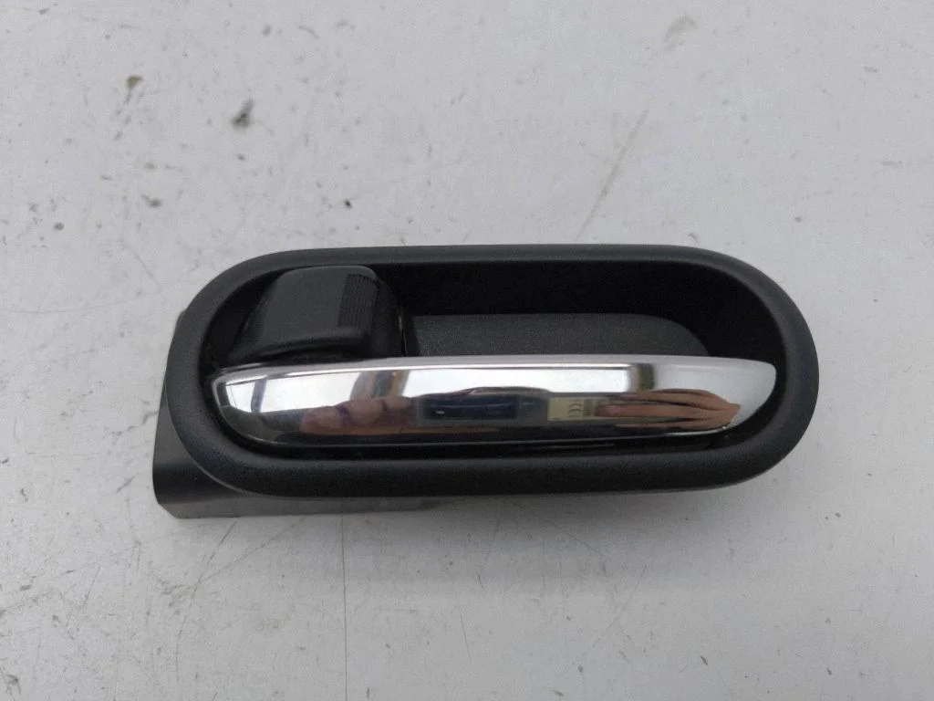 Rear door interior handle – left
