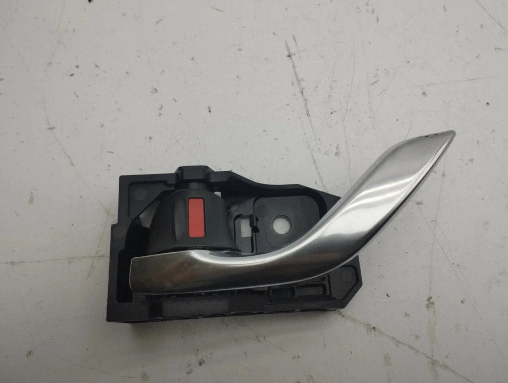 Aizmugurējais iekšējais atvēršanas rokturis T8315KD53