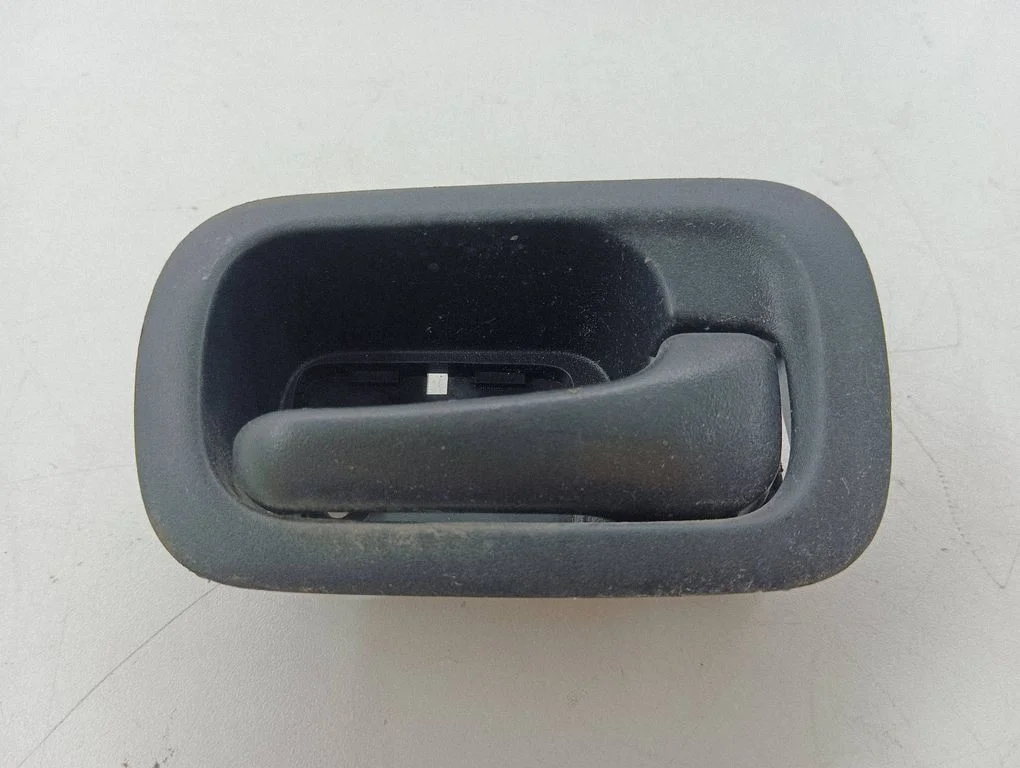Rear door interior handle – rear left