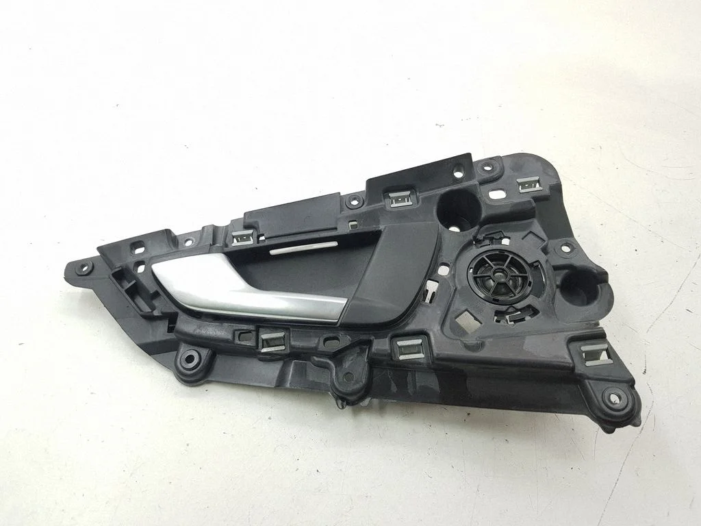 Rear door interior handle 4G8839019
