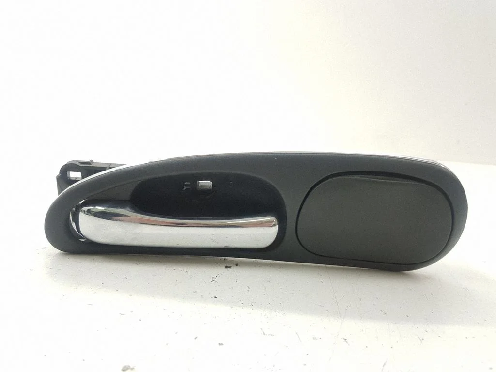 Rear door interior handle A739