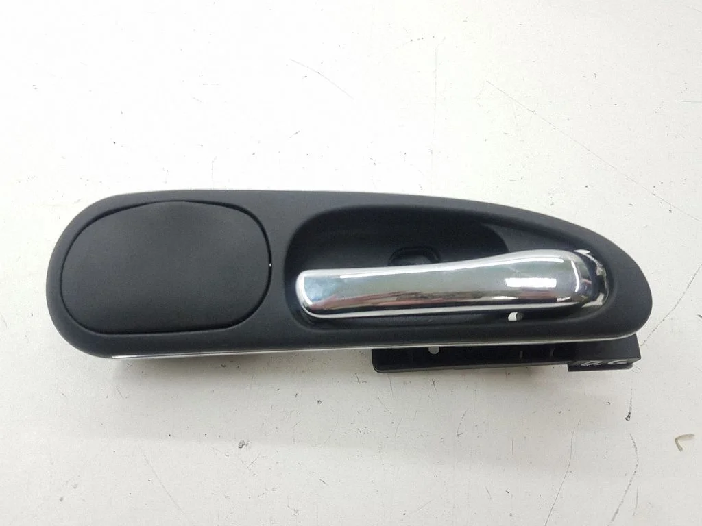 Rear door interior handle A739