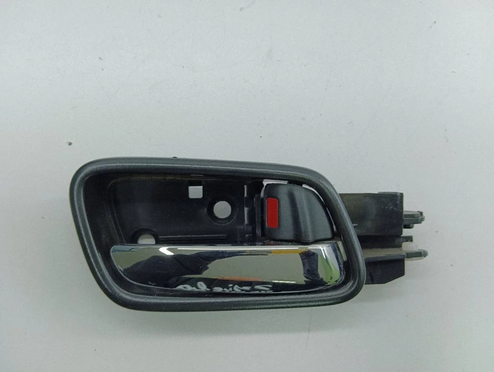 Rear door interior handle – rear right