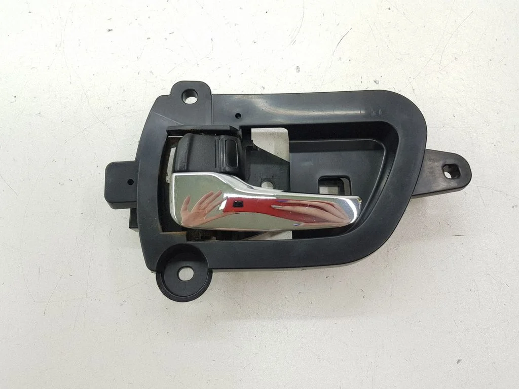 Aizmugurējais iekšējais atvēršanas rokturis MN105359