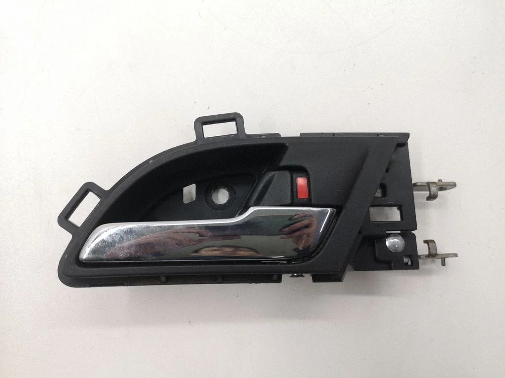 Rear door interior handle – right