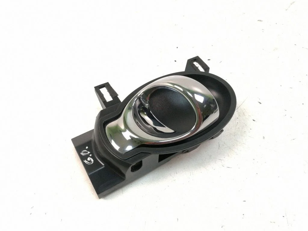 Tagaukse sisemine käepide – Nissan Juke I F15 (2010-2018)