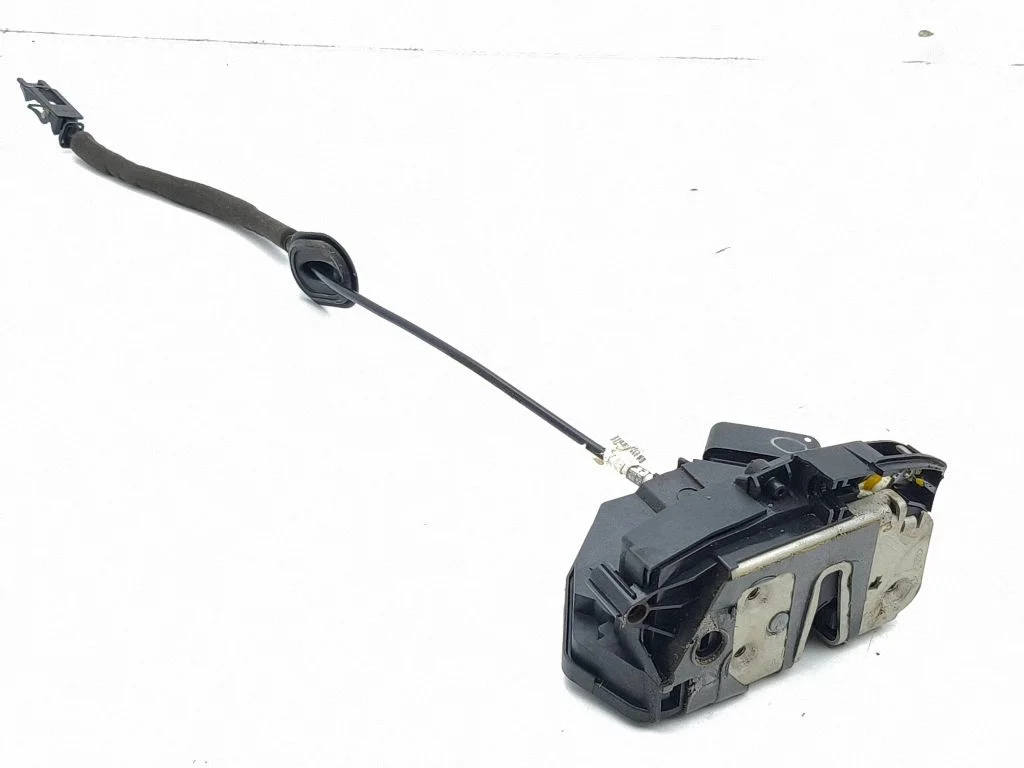 Zamek drzwi tylnych EM2AR26412CC