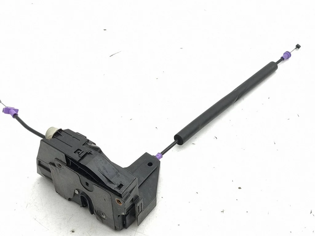 Aizmugurējo durvju slēdzene K8D224994CC