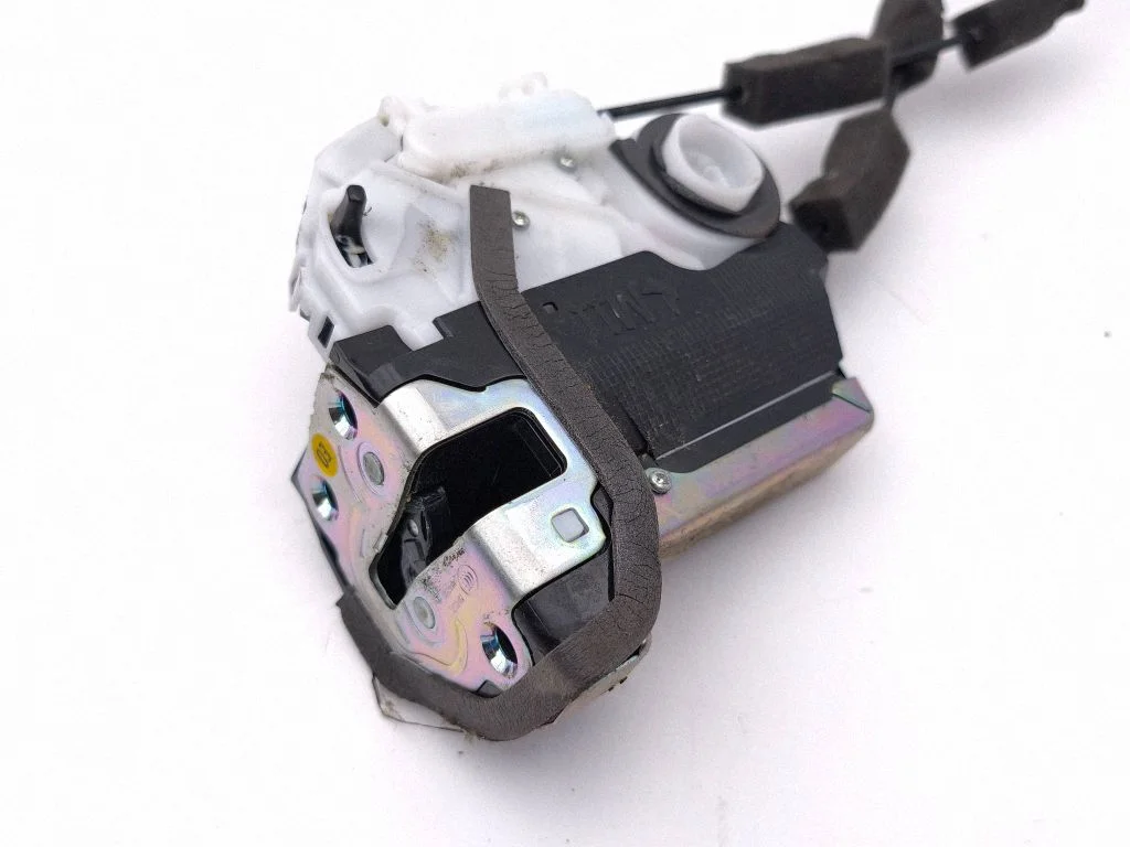 Rear door lock – left