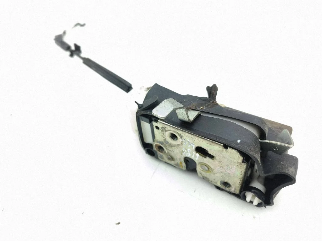 Rear door lock B792