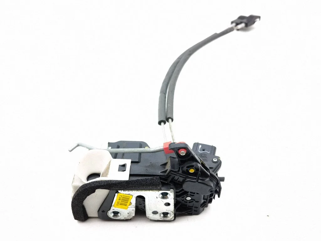 Rear door lock T3R130510