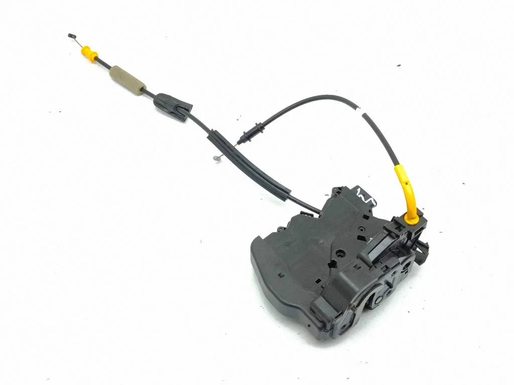 Rear door lock 9832797380