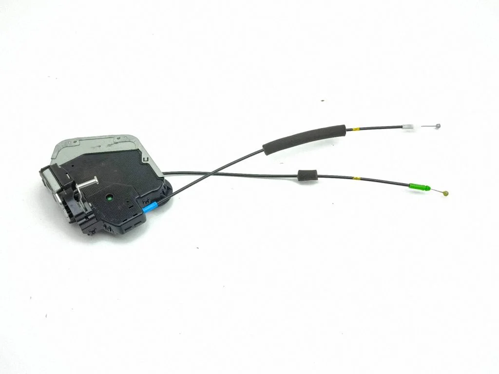 Rear door lock 9E3105