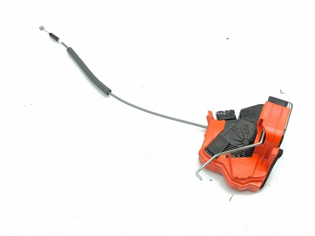 Rear door lock 81420Q0100