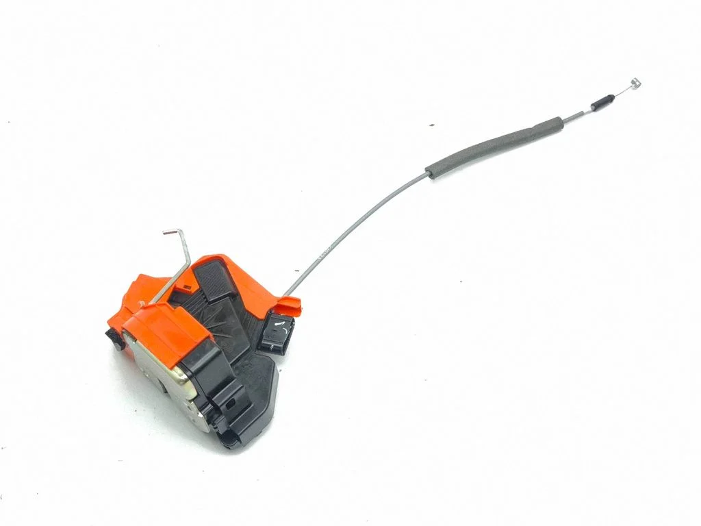 Rear door lock 81420Q0100
