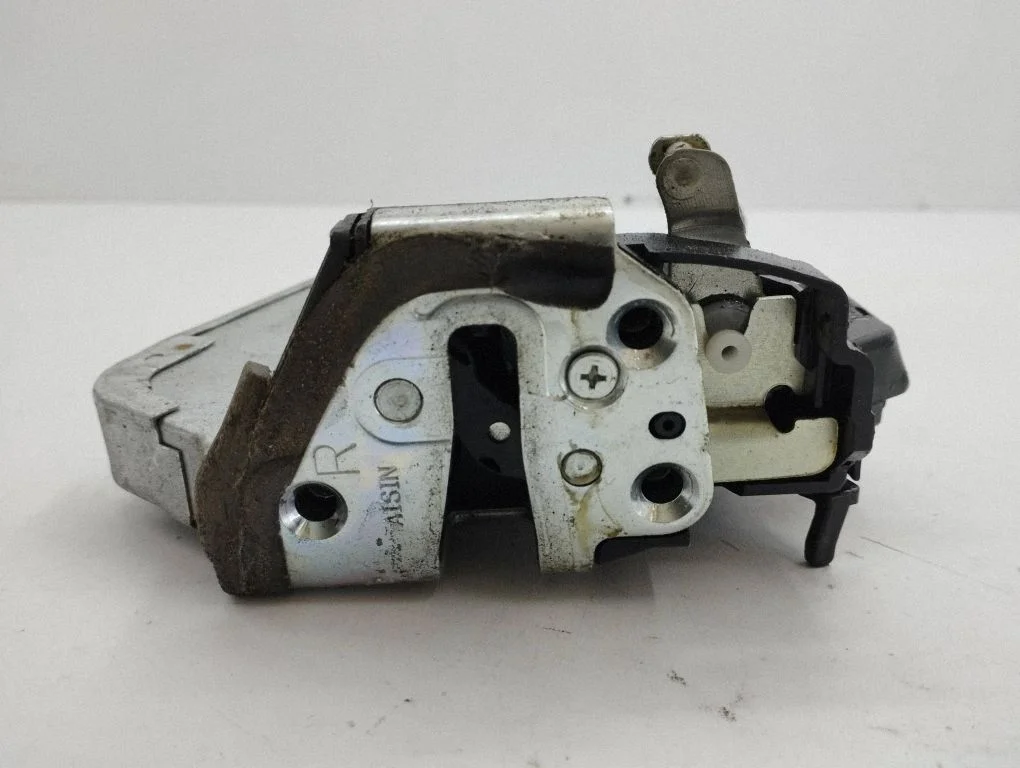 Rear door lock 5K1522