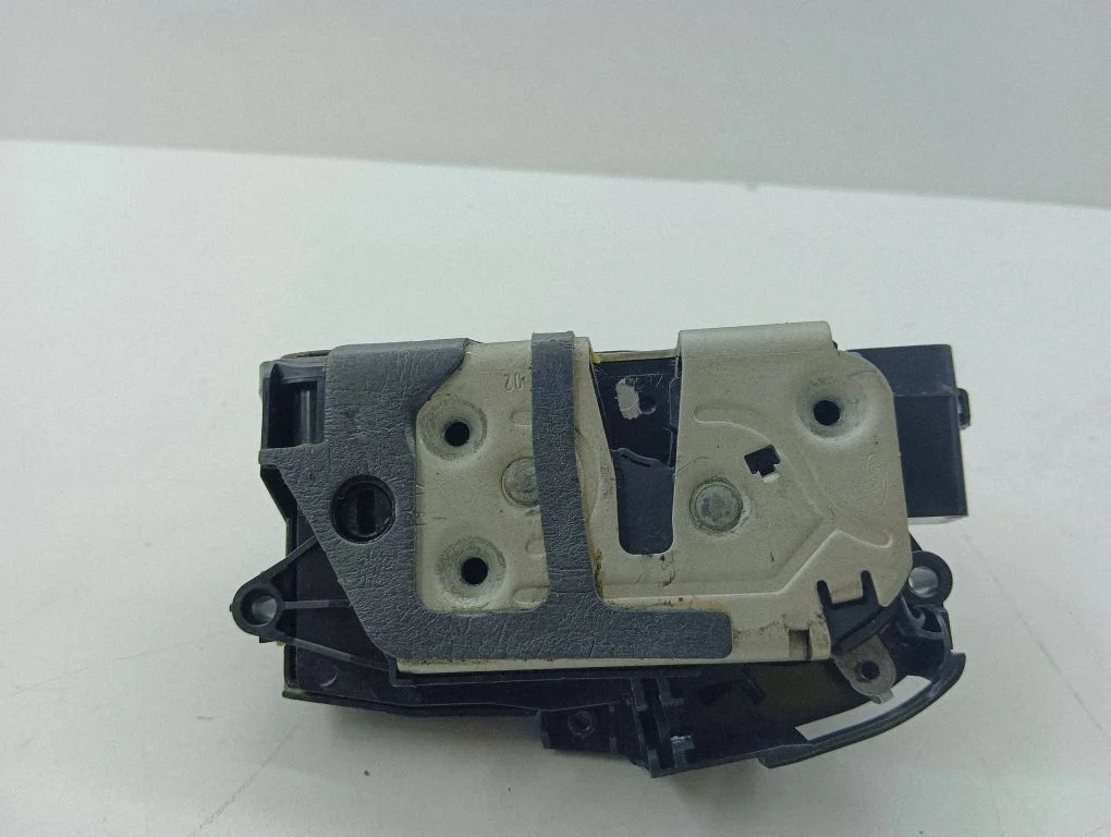 Rear door lock AM5AR26413BC