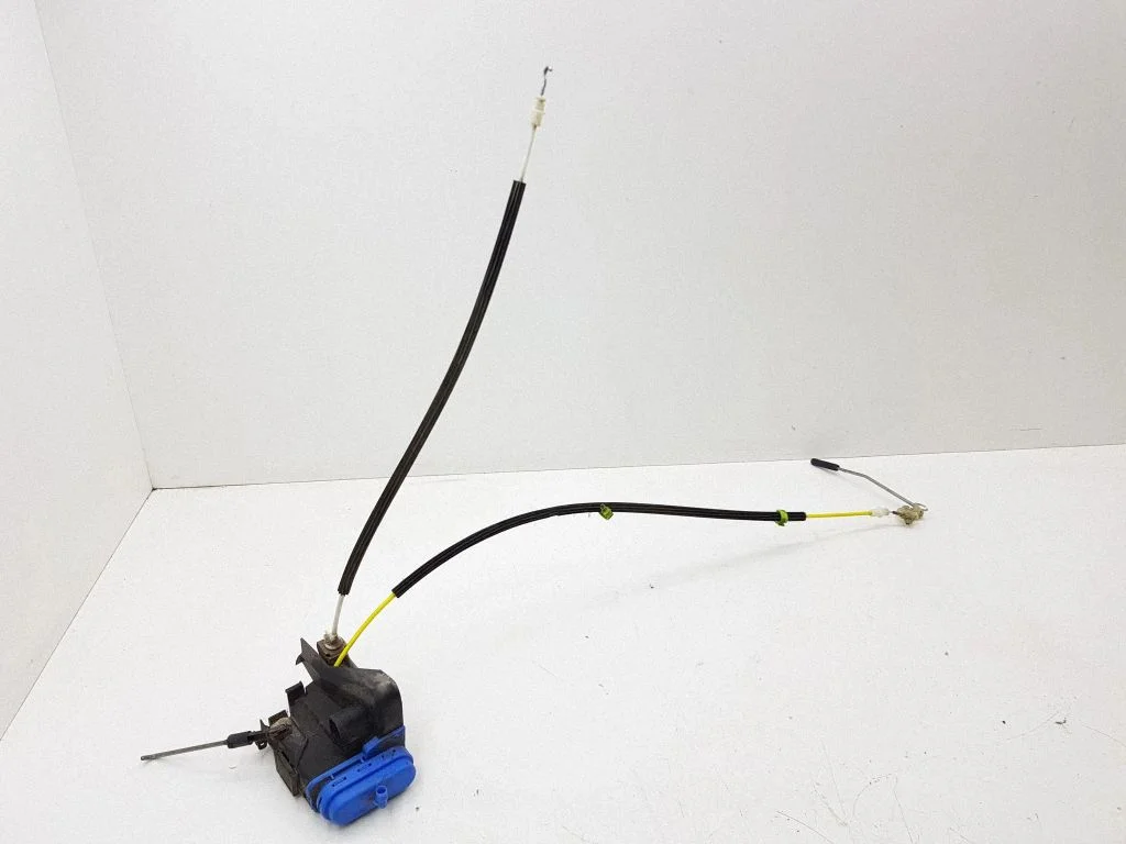 Rear door lock – Audi A4 S4 B5 8D (1994-1999)