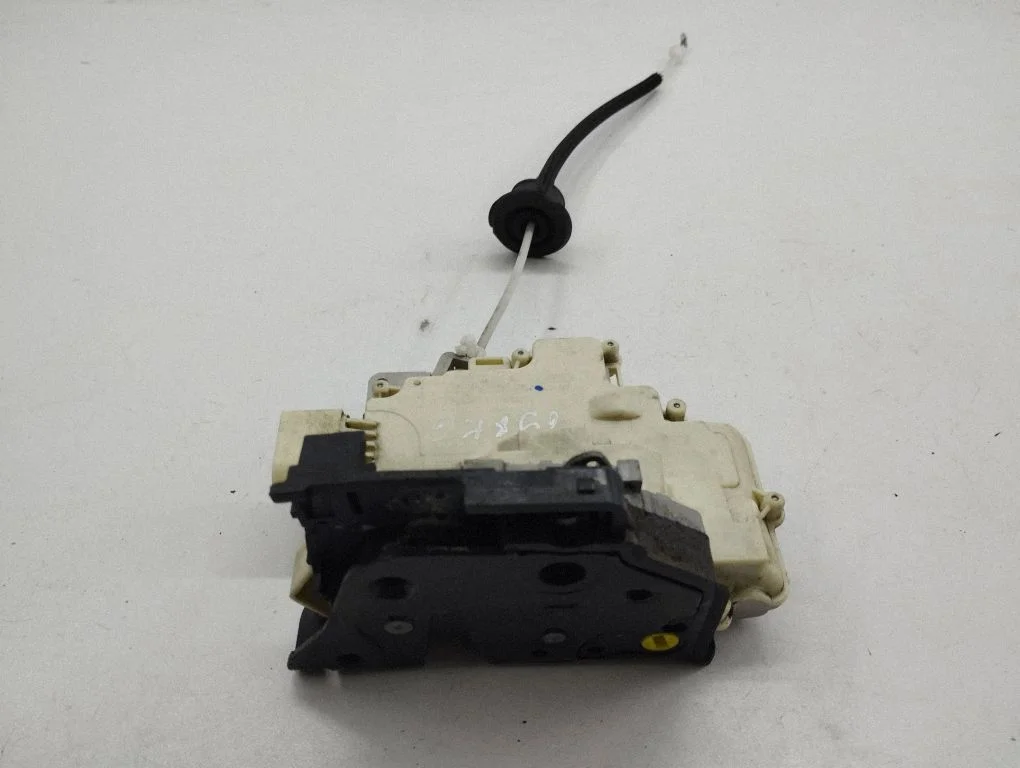 Rear door lock 304839015c