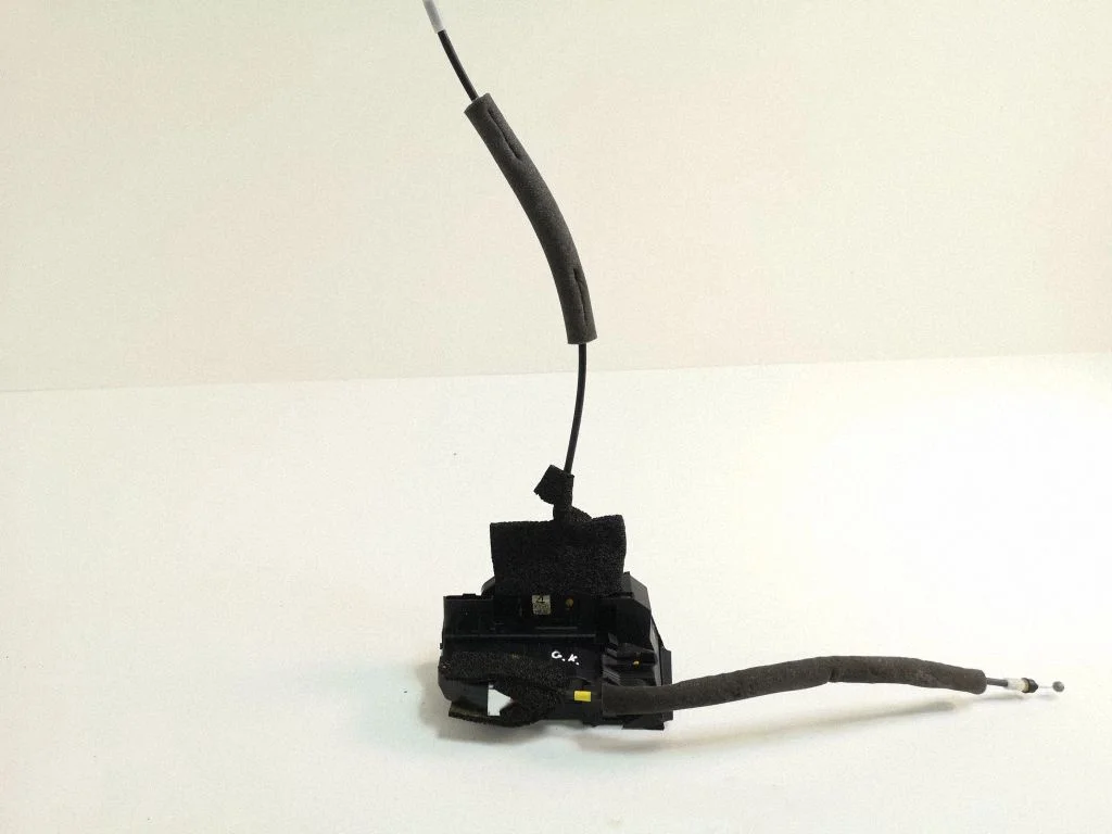 Rear door lock – left