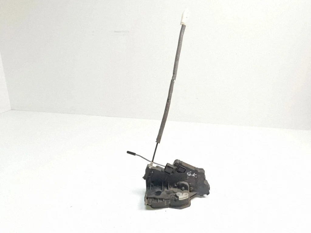 Rear door lock – left