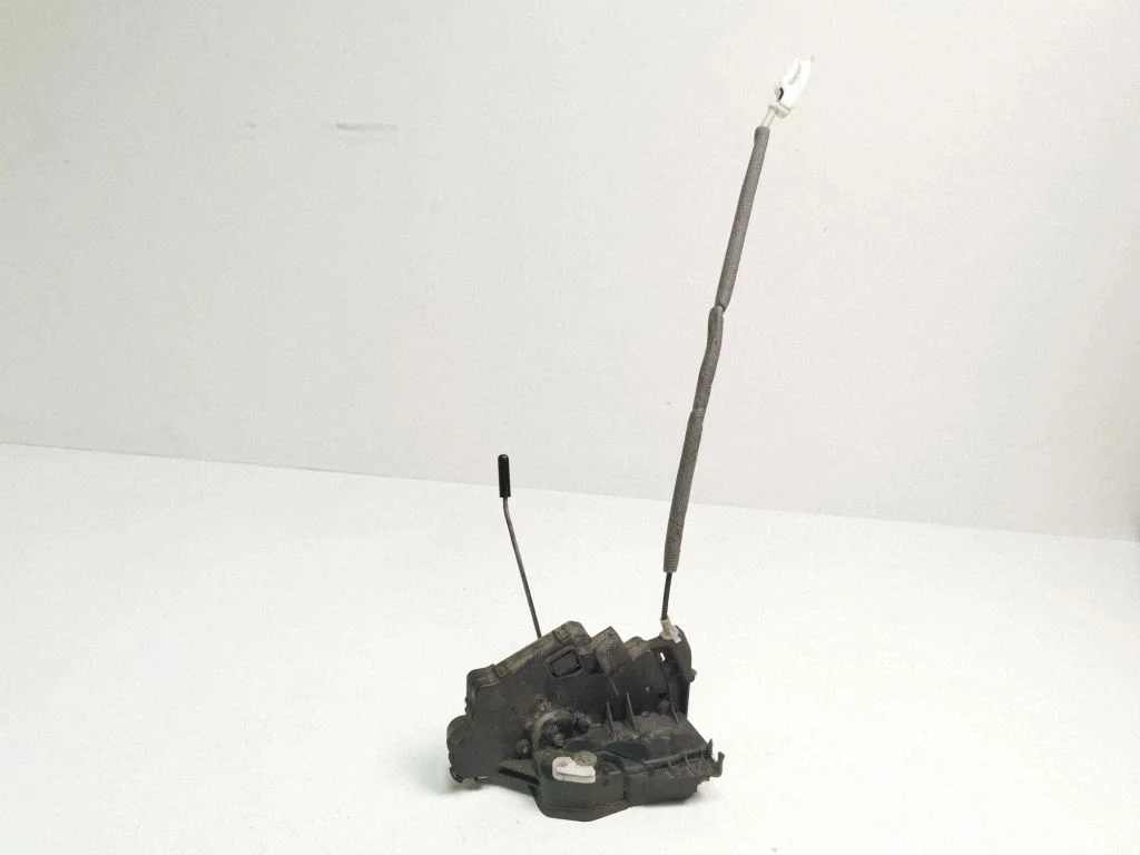 Rear door lock – right
