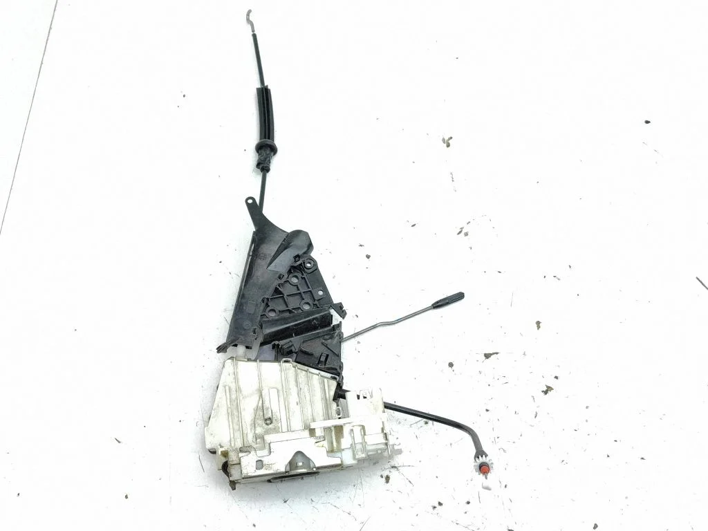 Rear door lock – left