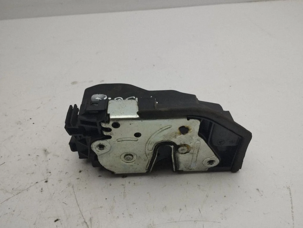 Rear door lock 7276685