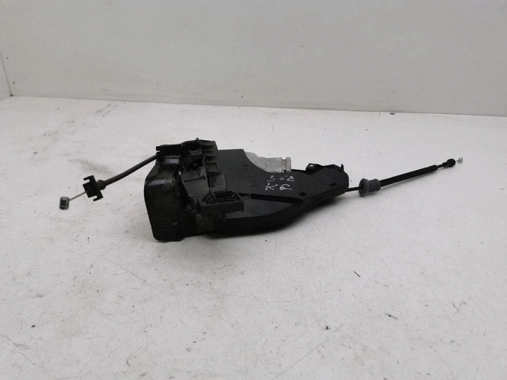Rear door lock 30699111