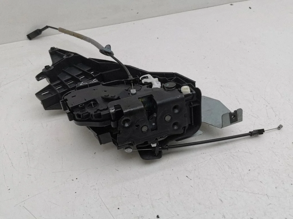 Rear door lock 31253666