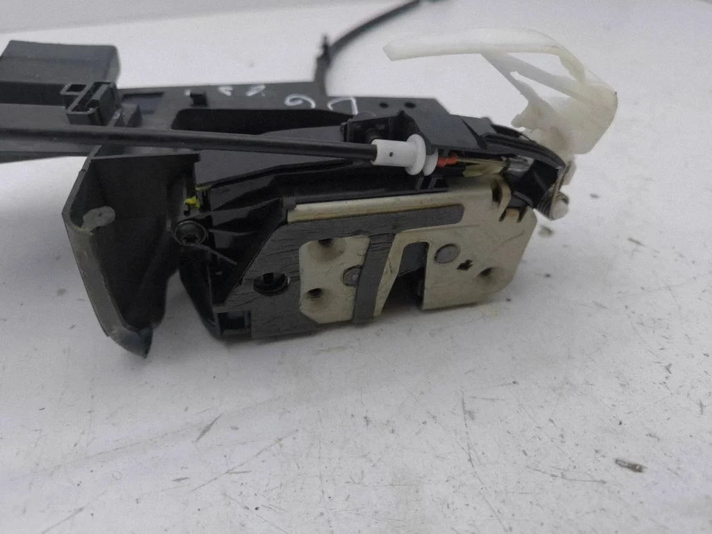 Rear door lock AM5AR26412CC
