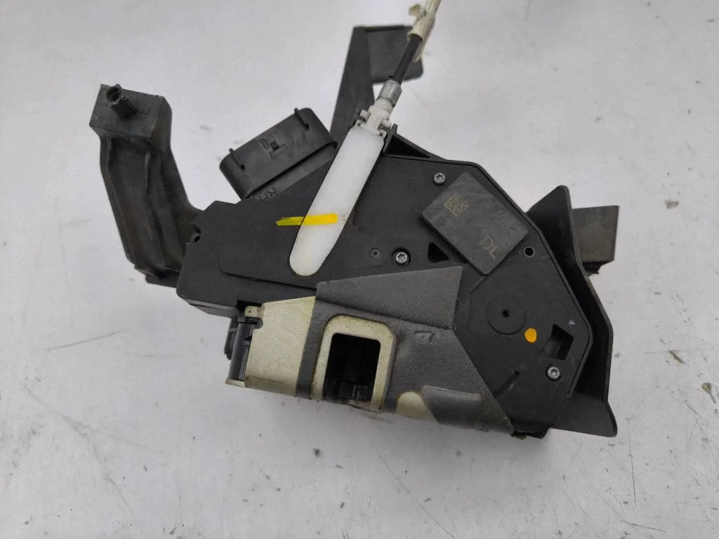 Rear door lock EM2AR26412CC