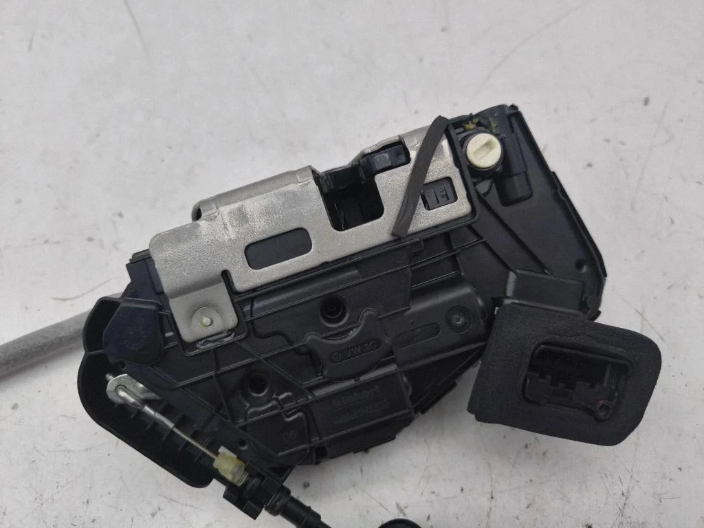 Rear door lock 5TA839015P