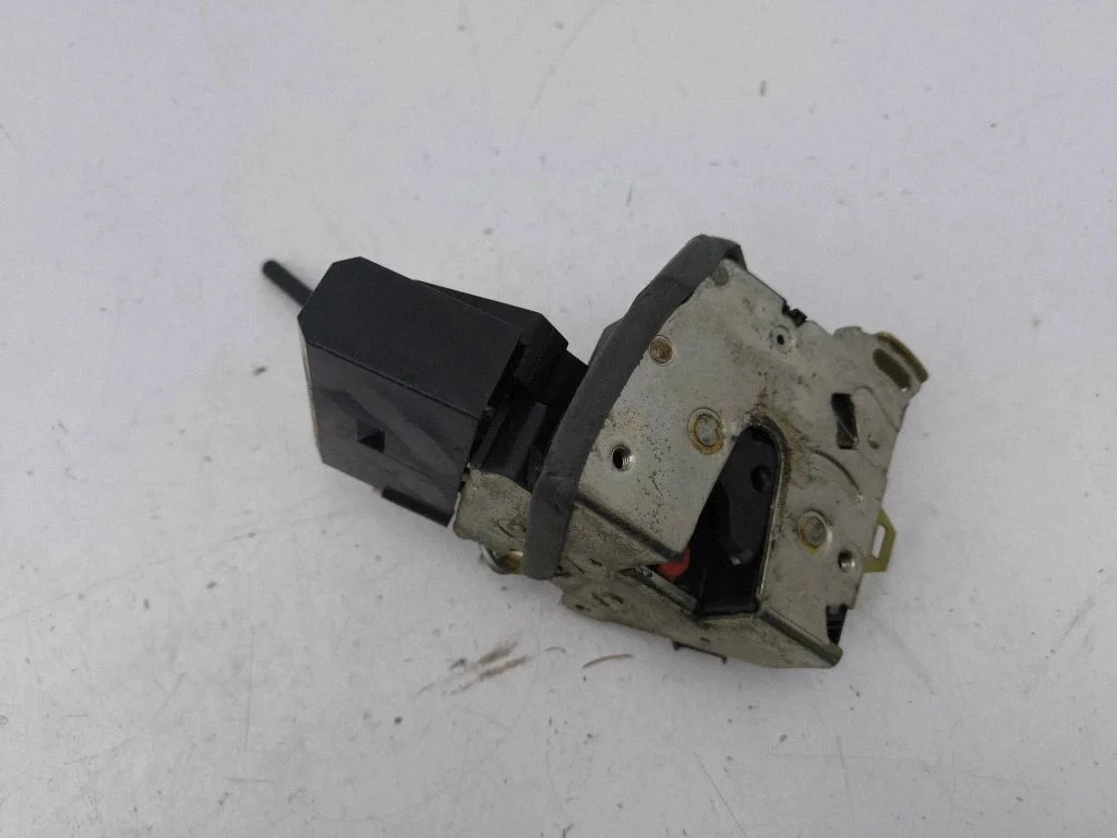 Rear door lock 8352165