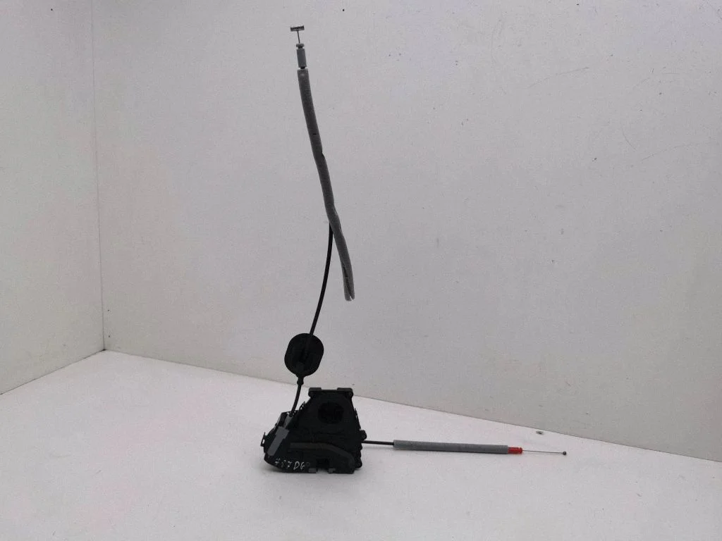 Rear door lock 825020734R
