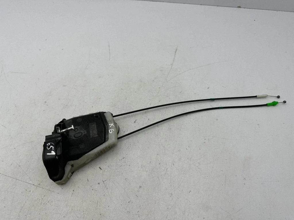 Rear door lock 21022Z4