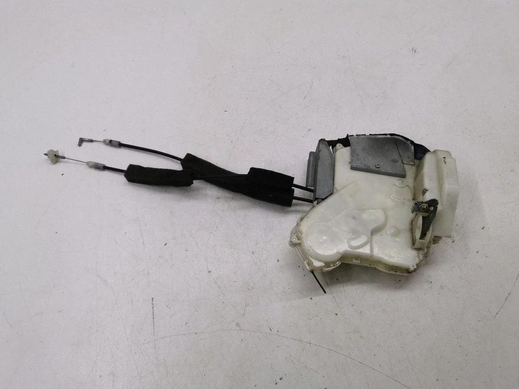 Rear door lock – left