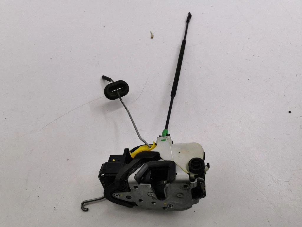Rear door lock – left