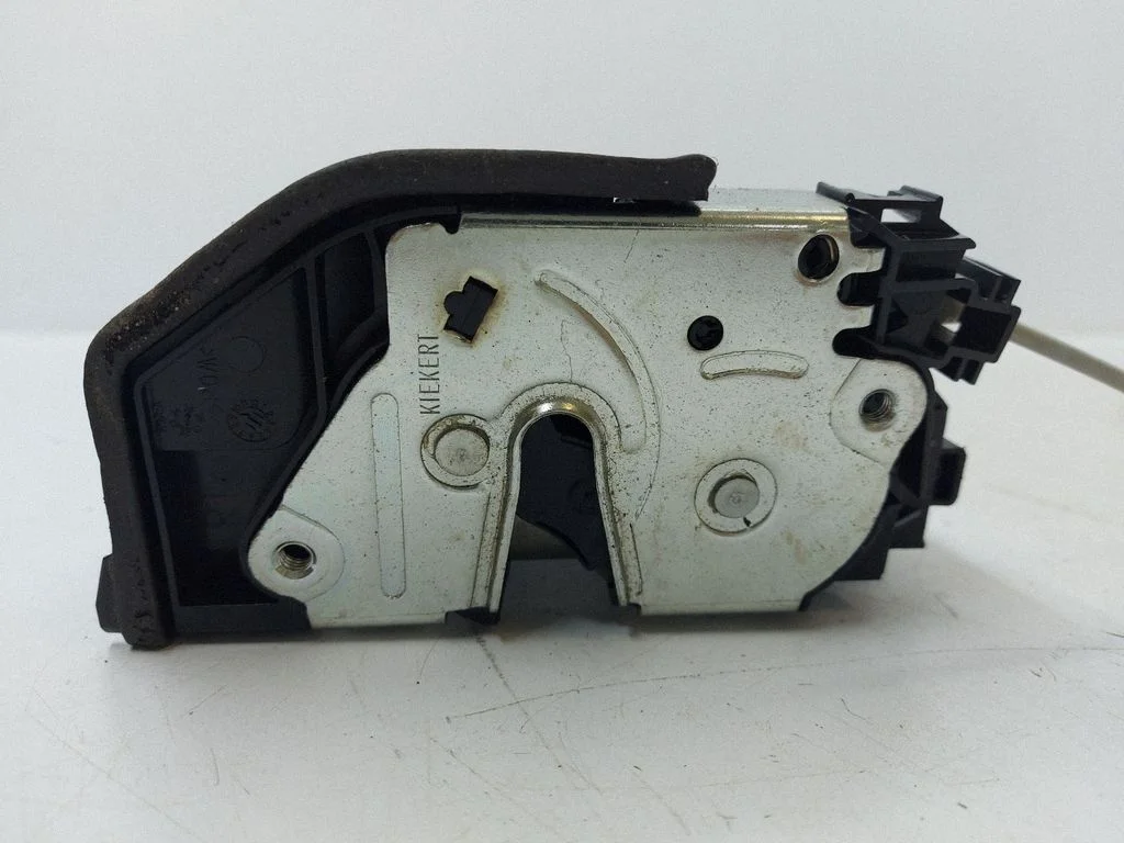 Rear door lock – right