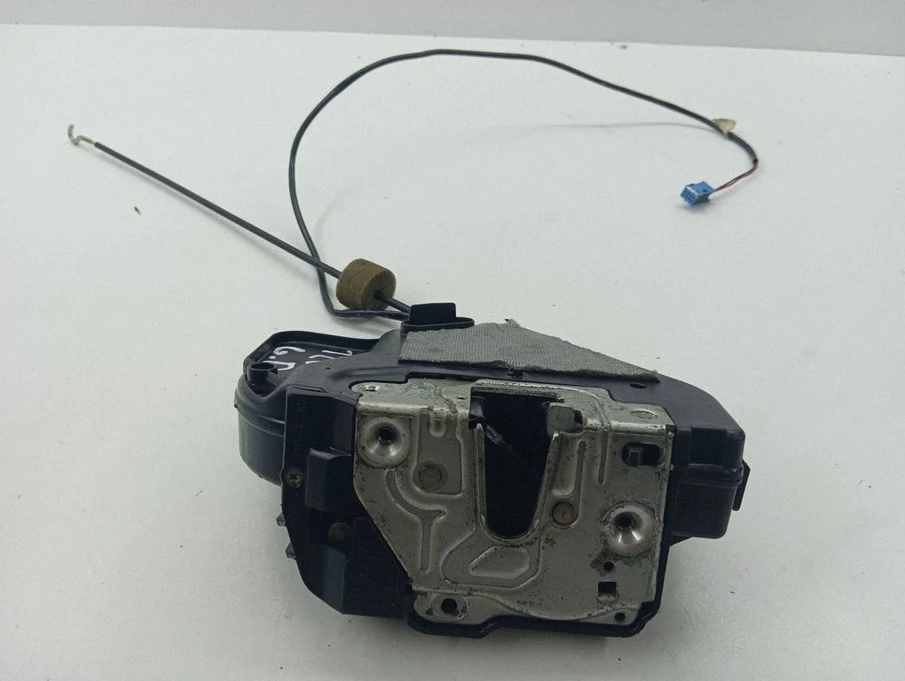 Rear door lock – right