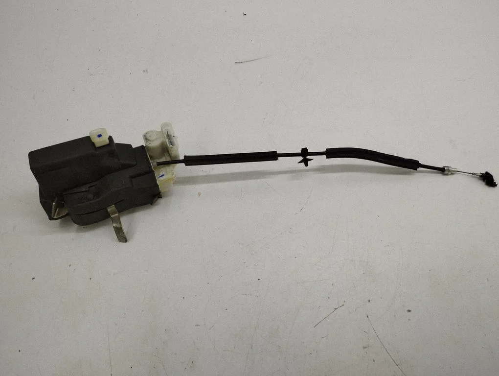 Rear door lock B792