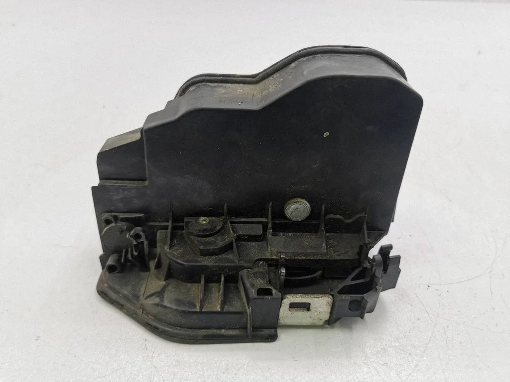 Rear door lock – right