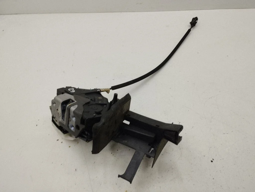 Tagaukse lukk AM5AR26412CB