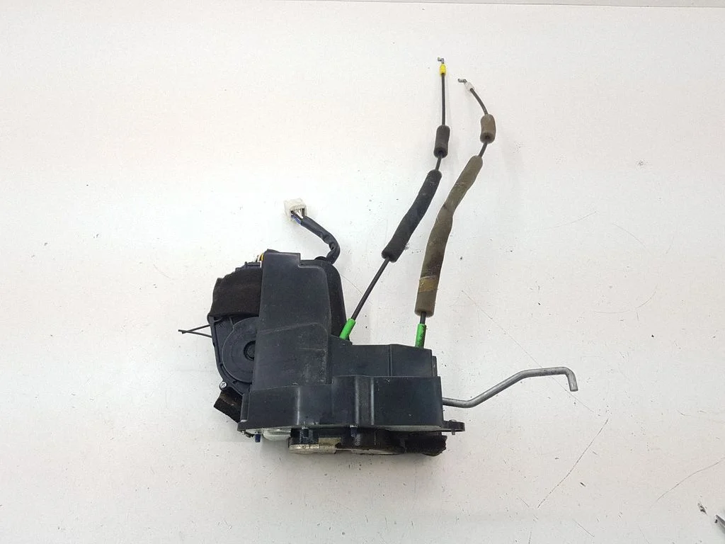 Rear door lock – left