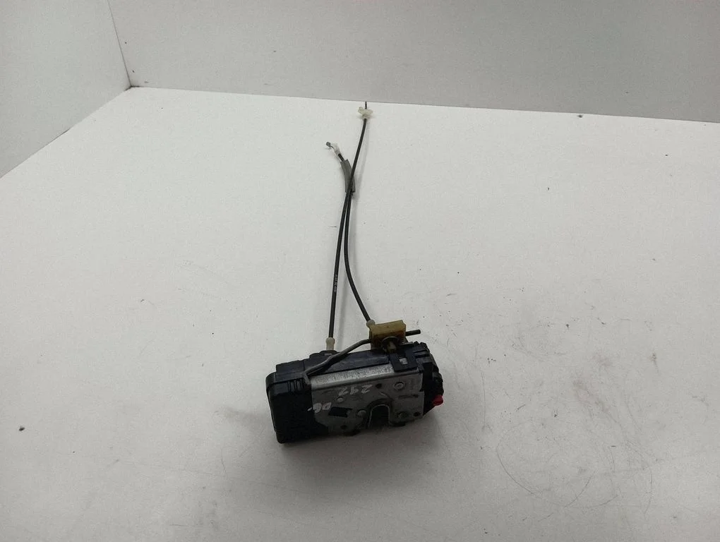 Rear door lock 13157759