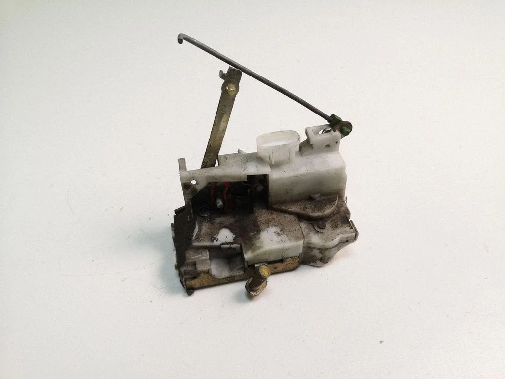 Rear door lock – right