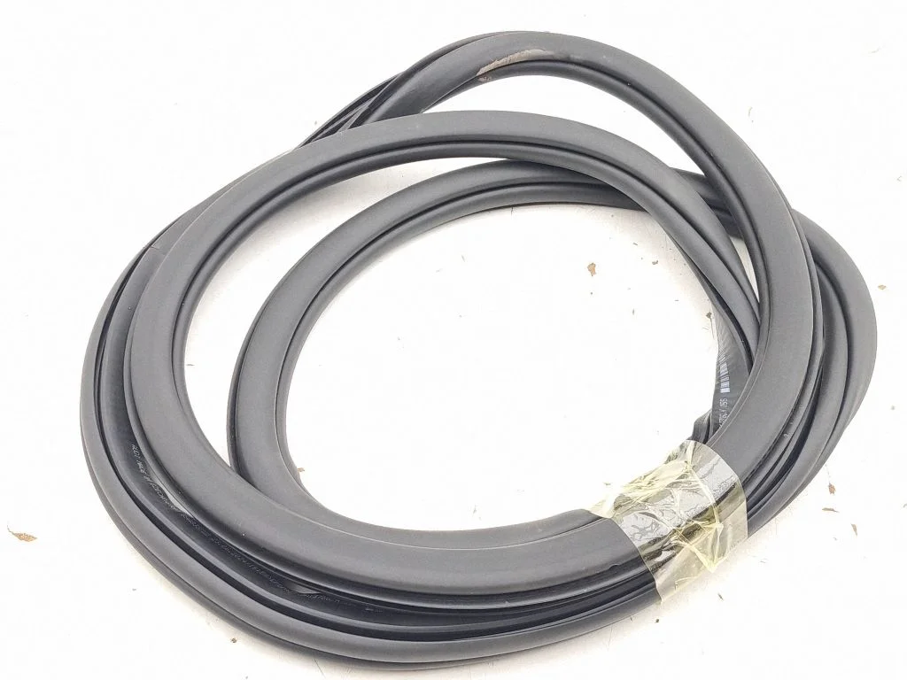Rear door rubber seal (on body) 89A833722