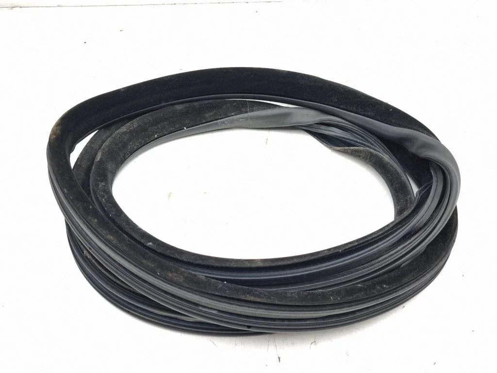 Tagaukse tihend (kere pool) – vasak