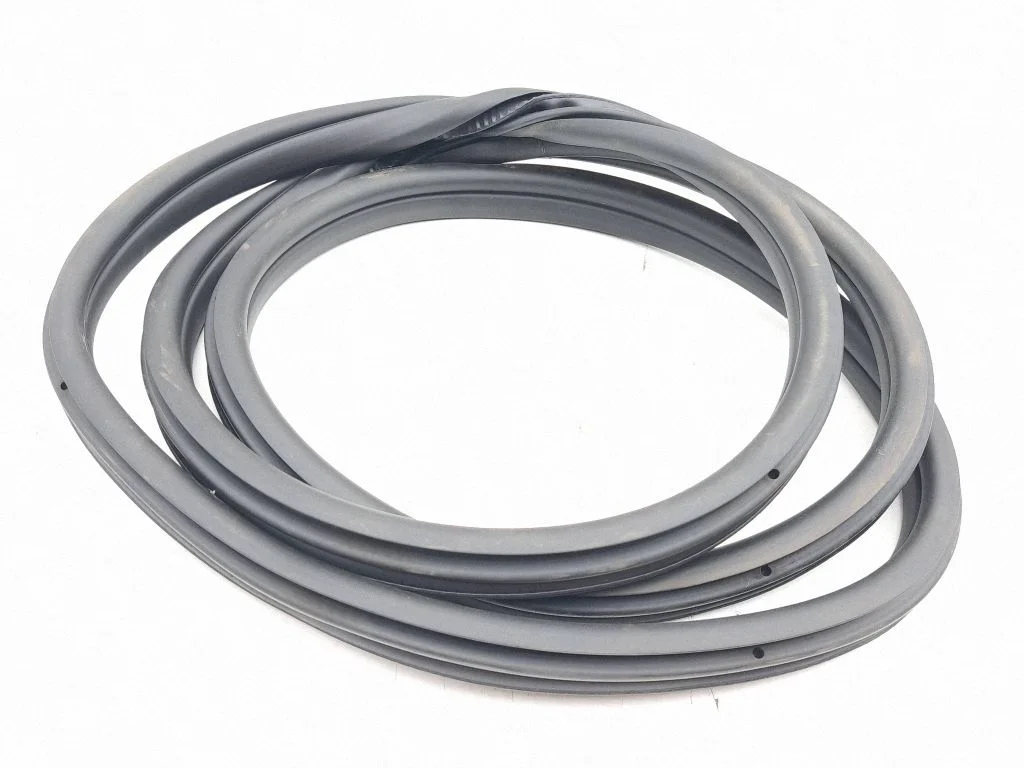 Rear door rubber seal (on body) – left