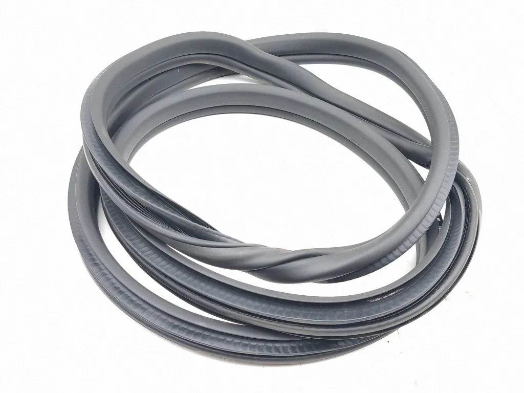 Rear door rubber seal (on body) – right